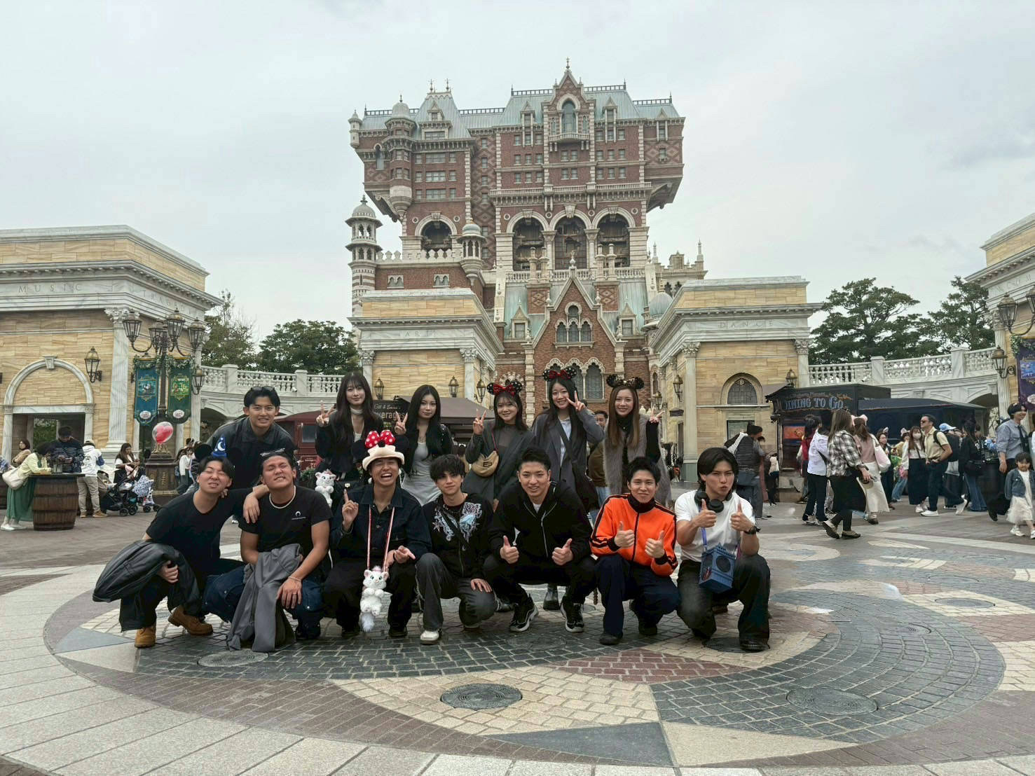 年に数回、社員旅行に行きます！
今年はディズニーに行きました！