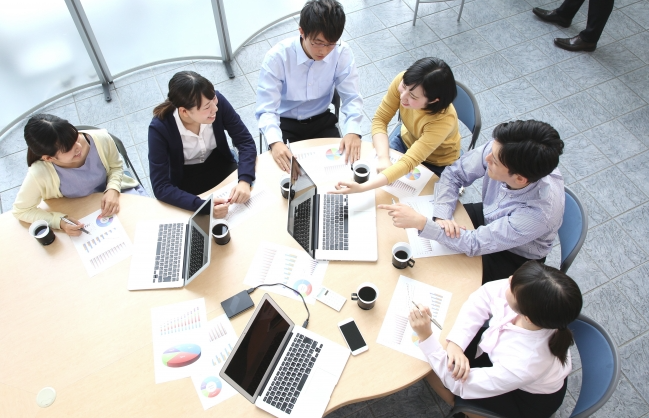 メイン事業であるAIスクールの営業を通じて、営業力と最新のAI知識を実践で習得。 どの業界でも通用する最前線のスキルで市場価値を高めます。