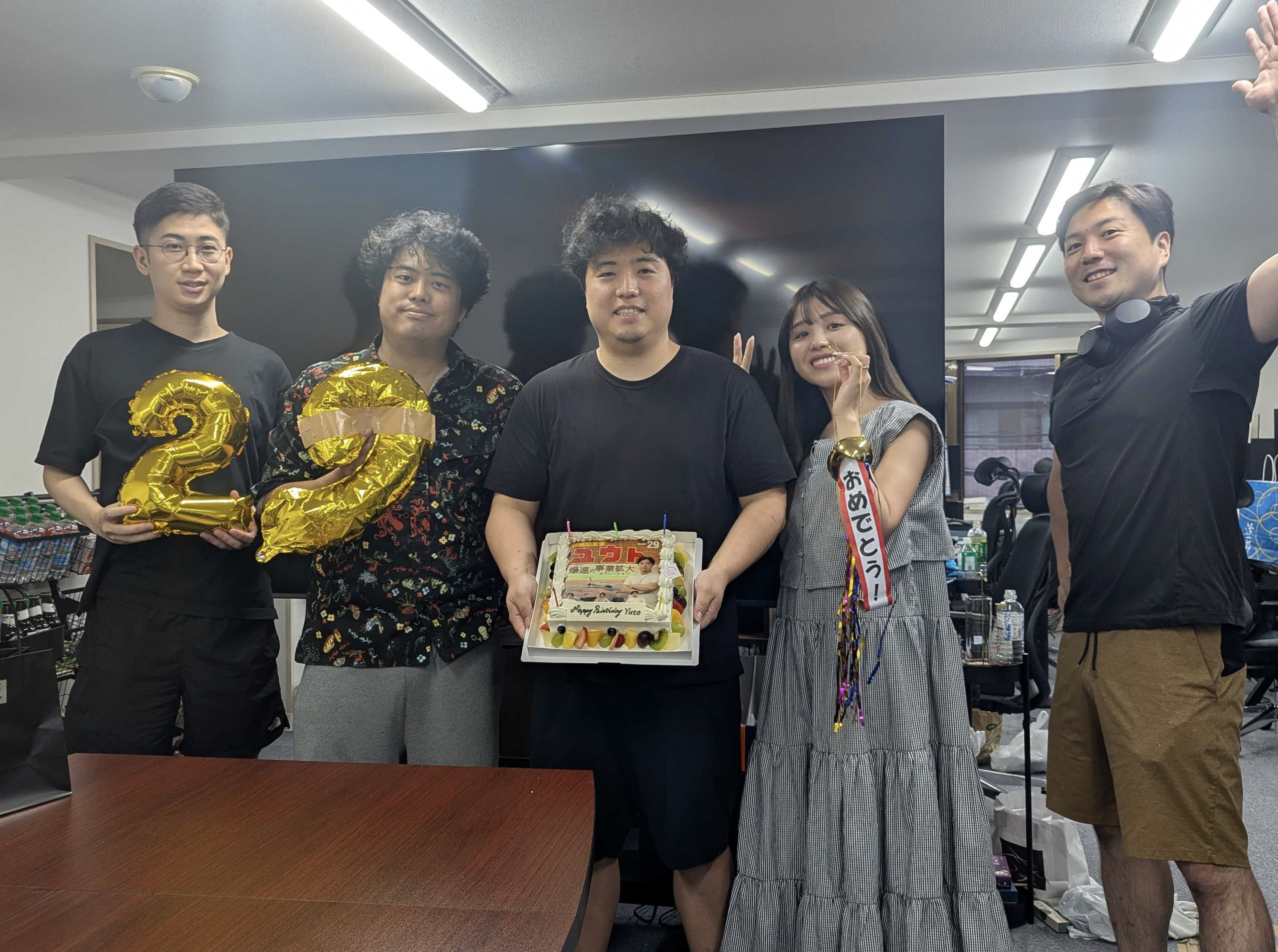 メンバーの誕生日会も！インターン生もすぐに馴染める職場で、プライベートも仲良し！
