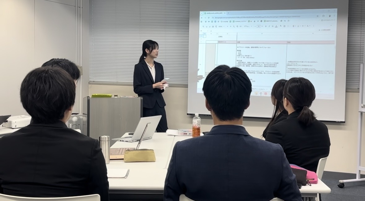 説明会で配るパンフレットの作成を新卒とインターン生に任せました。
皆んなで作ったパンフレットは実写化なるか！乞うご期待