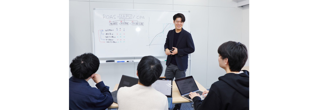 株式会社BINKSの【限定1名/大学1〜3年生歓迎】社長と二人三脚で新規営業部門を立ち上げる！戦略立案からKPI管理まで学ぶ、超裁量型ビジネスインターン｜週3日〜・飯田橋勤務のカバー画像
