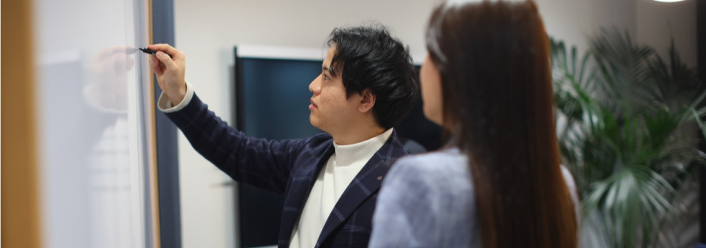 Aegis株式会社の【未経験から圧倒的成長】数億円規模のマーケティング戦略を行動分析から企画実行までお任せ【毎日1on1フィードバック】のカバー画像