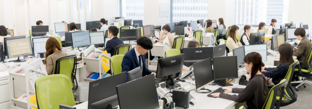 Alleeks株式会社の【1.2年生歓迎！】学校行事に欠かせないプロダクト提供を通じて、社会人スキルを身につける長期インターン募集！のカバー画像