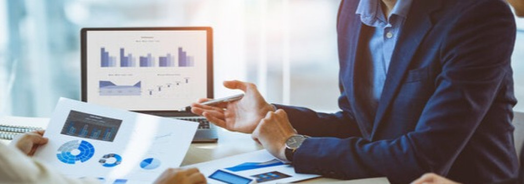 ロケットベース株式会社の【元MBB代表直下】戦略コンサルティング事業のアナリスト見習いを募集のカバー画像